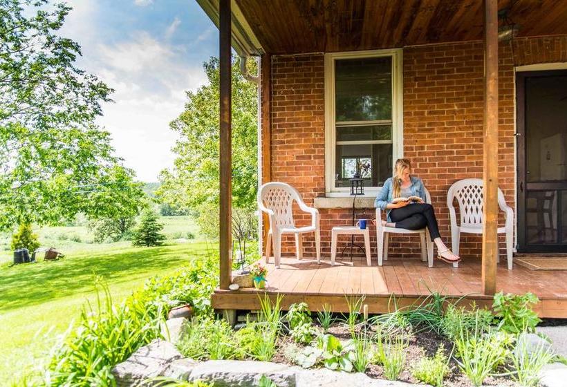 Laura S Bed & Breakfast | Kingston | Ontario | Canada 12