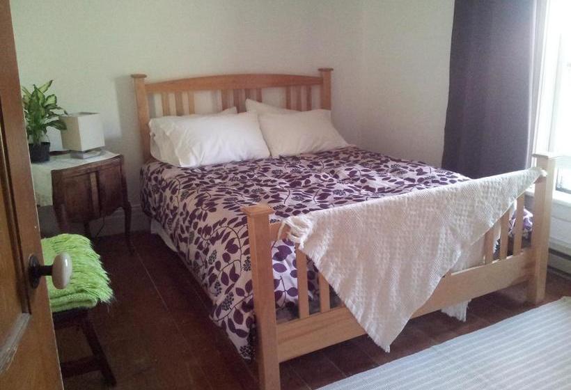 Laura S Bed & Breakfast | Kingston | Ontario | Canada 17