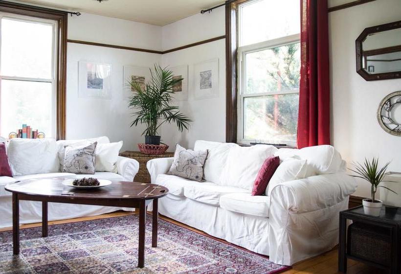 Laura S Bed & Breakfast | Kingston | Ontario | Canada 5