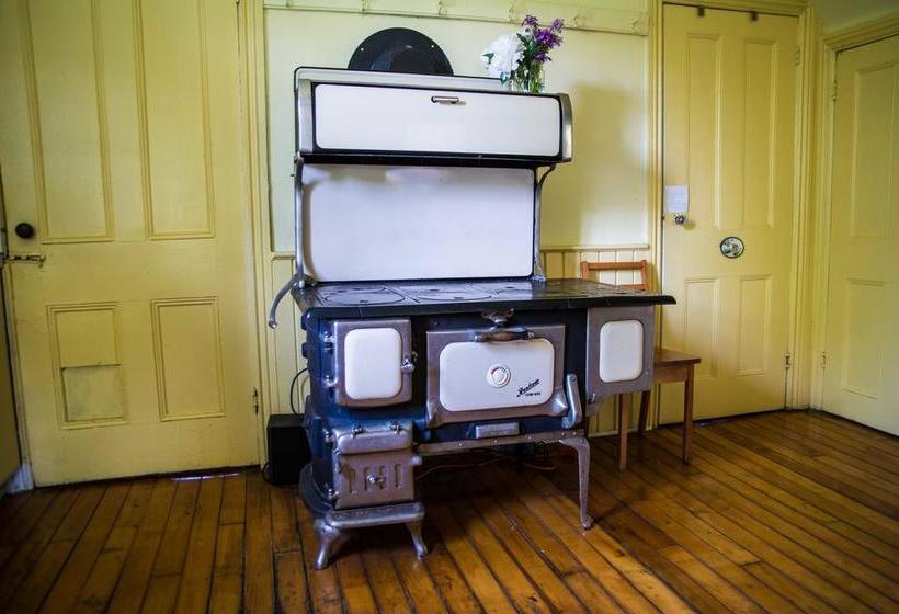 Laura S Bed & Breakfast | Kingston | Ontario | Canada 9