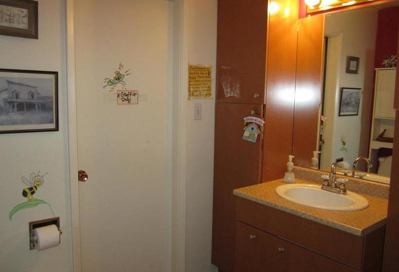 Hostel Beez Kneez Bakpakers | Whitehorse | Yukon Territory | Canada 11