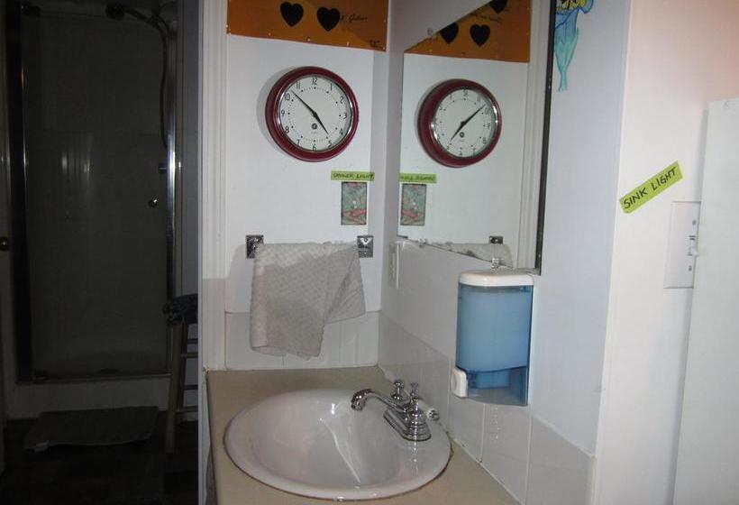 Hostel Beez Kneez Bakpakers | Whitehorse | Yukon Territory | Canada 12