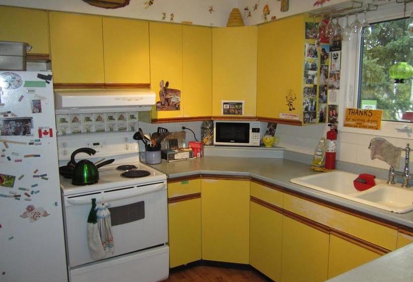 Hostel Beez Kneez Bakpakers | Whitehorse | Yukon Territory | Canada 13