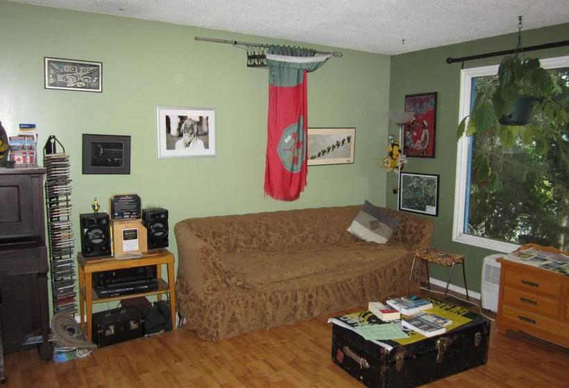 Hostel Beez Kneez Bakpakers | Whitehorse | Yukon Territory | Canada 14