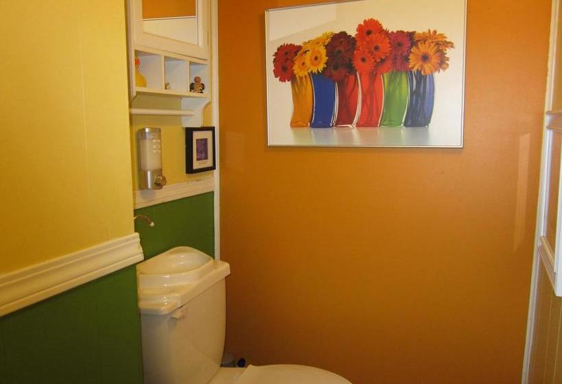 Hostel Beez Kneez Bakpakers | Whitehorse | Yukon Territory | Canada 17