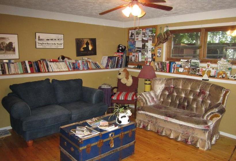 Hostel Beez Kneez Bakpakers | Whitehorse | Yukon Territory | Canada 5