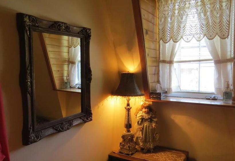 Bed and Breakfast Gite Dentelles Et Pignons | La Malbaie | Quebec | Canada 11