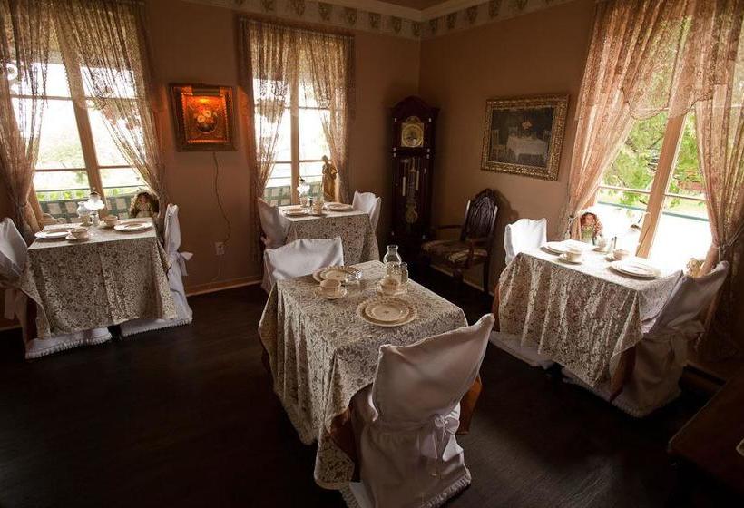 Bed and Breakfast Gite Dentelles Et Pignons | La Malbaie | Quebec | Canada 4