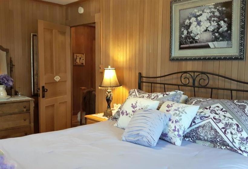 Bed and Breakfast Maison Des Lilas | La Malbaie | Quebec | Canada 11