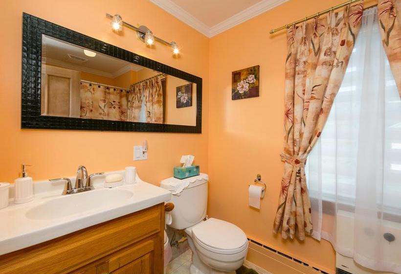 Bed and Breakfast Maison Des Lilas | La Malbaie | Quebec | Canada 12