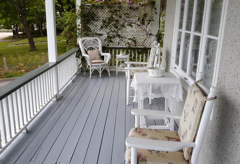 Bed and Breakfast Maison Des Lilas | La Malbaie | Quebec | Canada 4