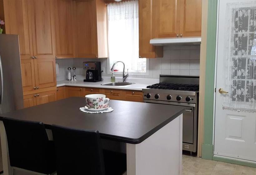 Bed and Breakfast Maison Des Lilas | La Malbaie | Quebec | Canada 6