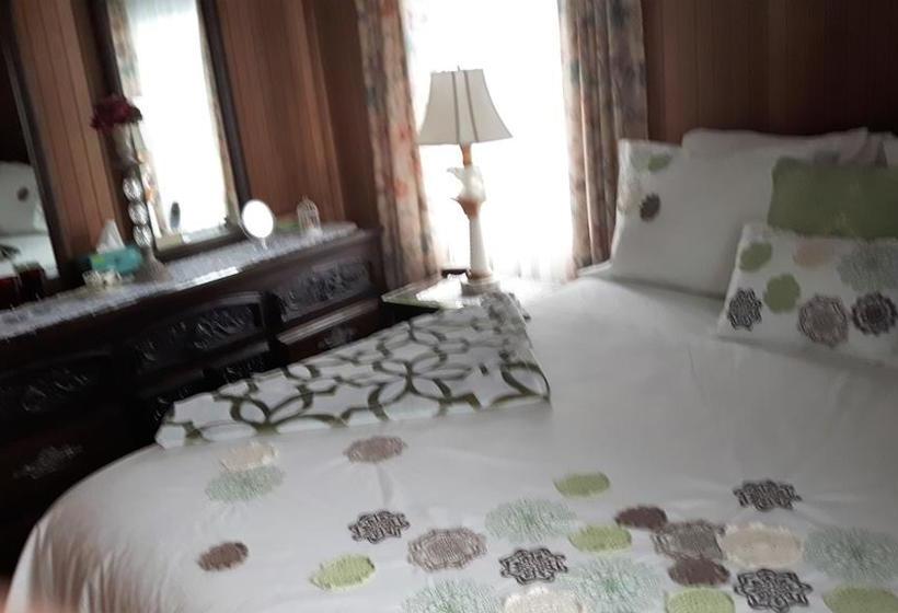 Bed and Breakfast Maison Des Lilas | La Malbaie | Quebec | Canada 9