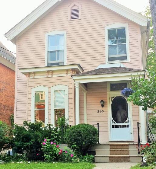 Bed and Breakfast Elizabeth S Rose Cottage | Kingston | Ontario | Canada 11