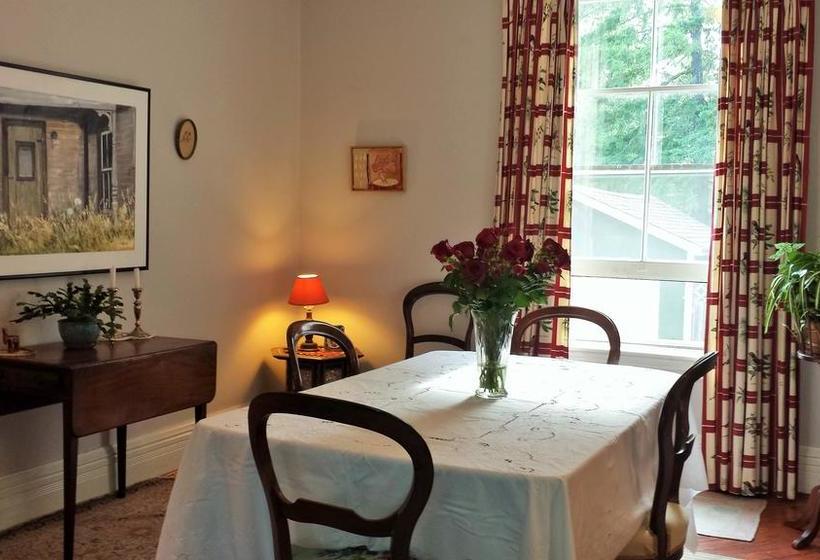 Bed and Breakfast Elizabeth S Rose Cottage | Kingston | Ontario | Canada 2