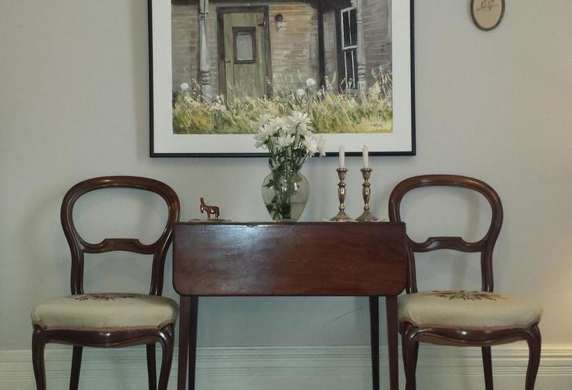 Bed and Breakfast Elizabeth S Rose Cottage | Kingston | Ontario | Canada 5