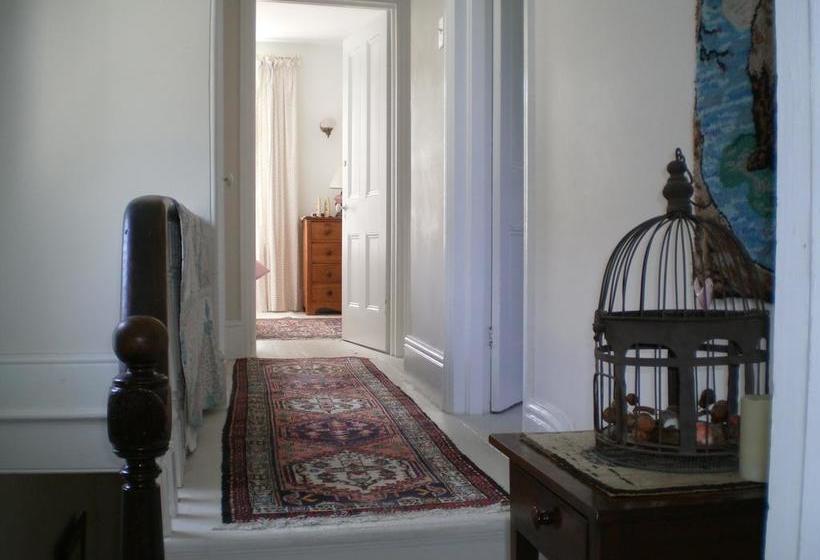 Bed and Breakfast Elizabeth S Rose Cottage | Kingston | Ontario | Canada 7