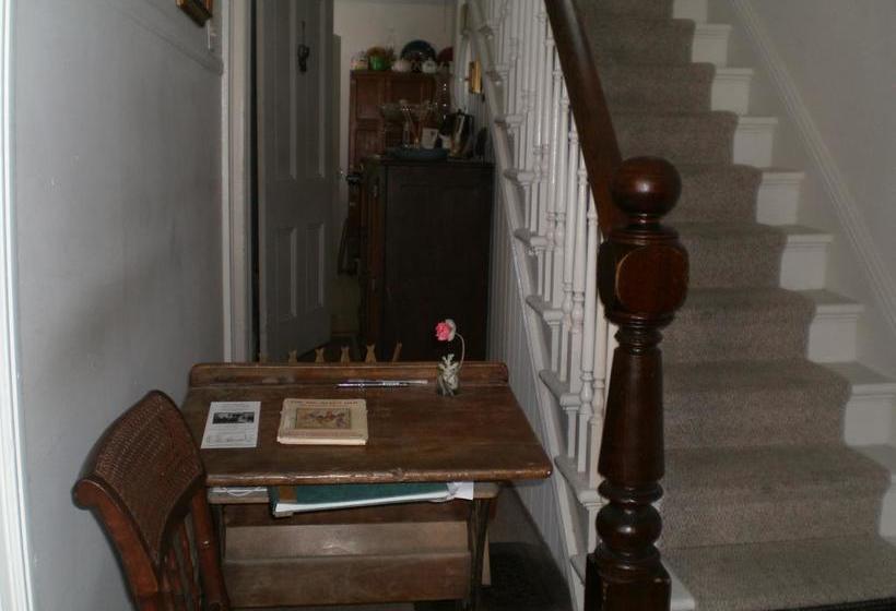 Bed and Breakfast Elizabeth S Rose Cottage | Kingston | Ontario | Canada 9