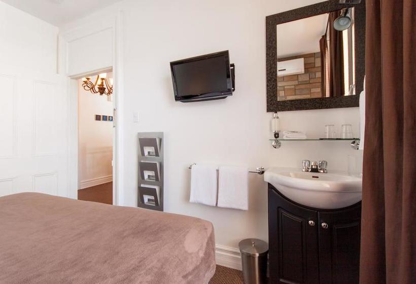 Bed And Breakfast Du Village  Bbv | Montreal | Quebec | Canada 3