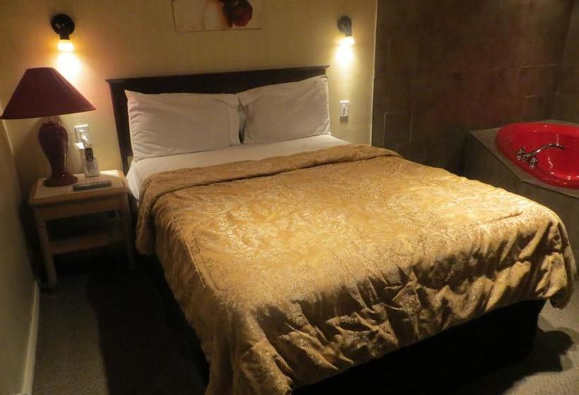 Mayflower Motel | Kitchener | Ontario | Canada 14