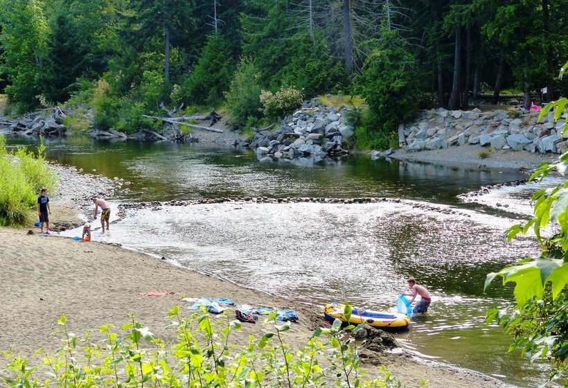 Riverbend Rv Resort And Cottages | Parksville | British Columbia | Canada 10