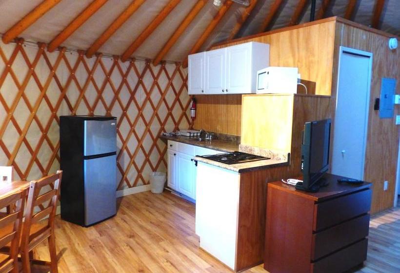 Riverbend Rv Resort And Cottages | Parksville | British Columbia | Canada 5