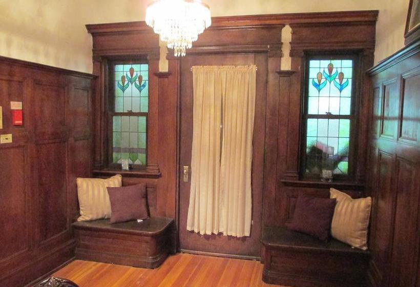 The Columns Bed & Breakfast | Winnipeg | Manitoba | Canada 11