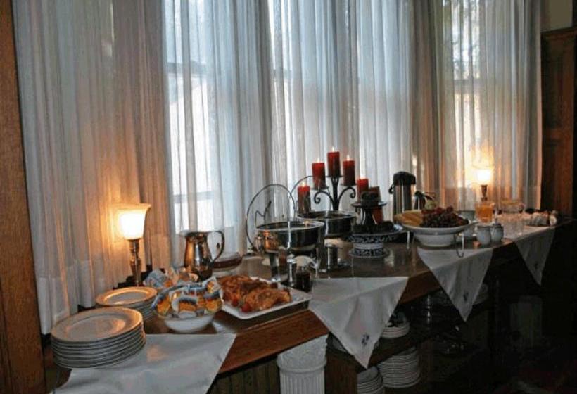 The Columns Bed & Breakfast | Winnipeg | Manitoba | Canada 13