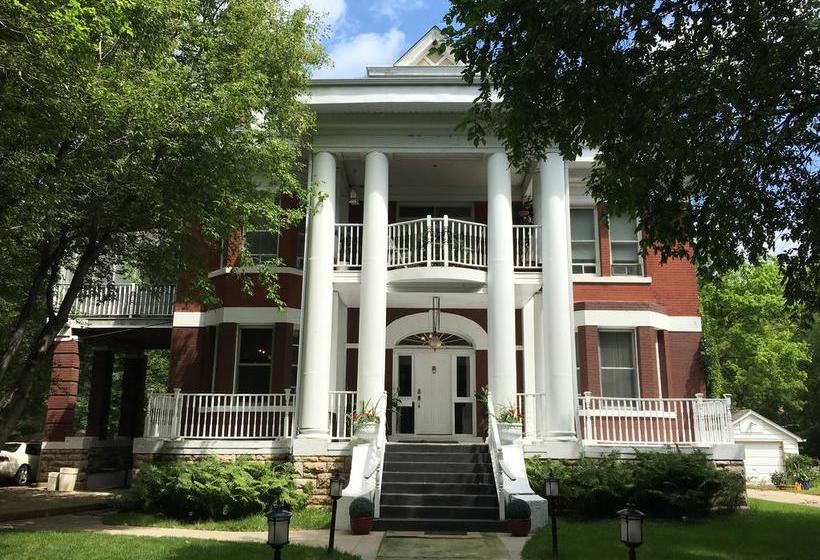 The Columns Bed & Breakfast | Winnipeg | Manitoba | Canada 15