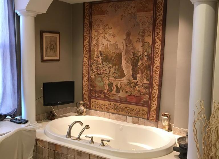 The Columns Bed & Breakfast | Winnipeg | Manitoba | Canada 16