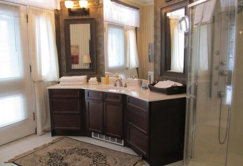 The Columns Bed & Breakfast | Winnipeg | Manitoba | Canada 4