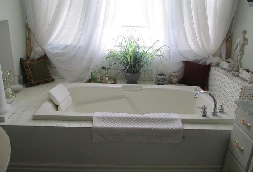 The Columns Bed & Breakfast | Winnipeg | Manitoba | Canada 6