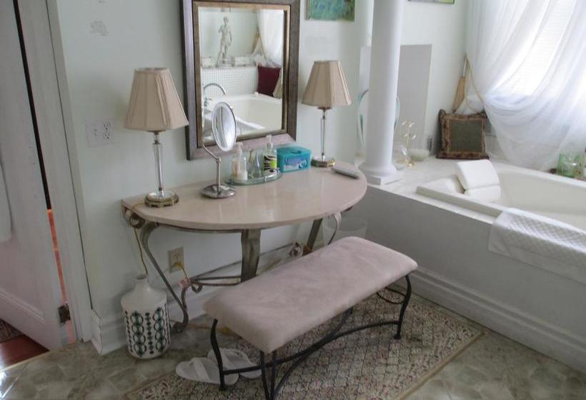 The Columns Bed & Breakfast | Winnipeg | Manitoba | Canada 9