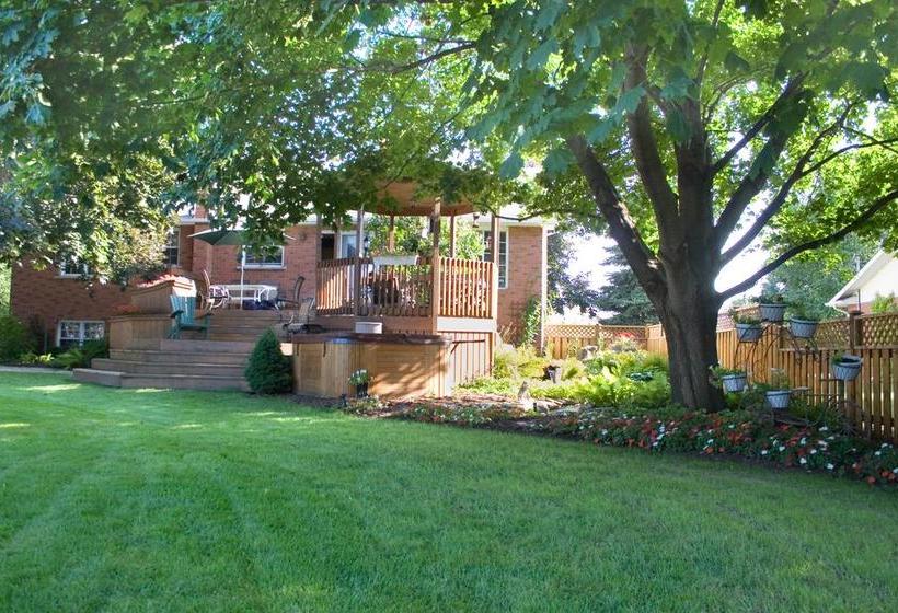 Bed and Breakfast A Li L Bit Of Eden Niagara on the Lake