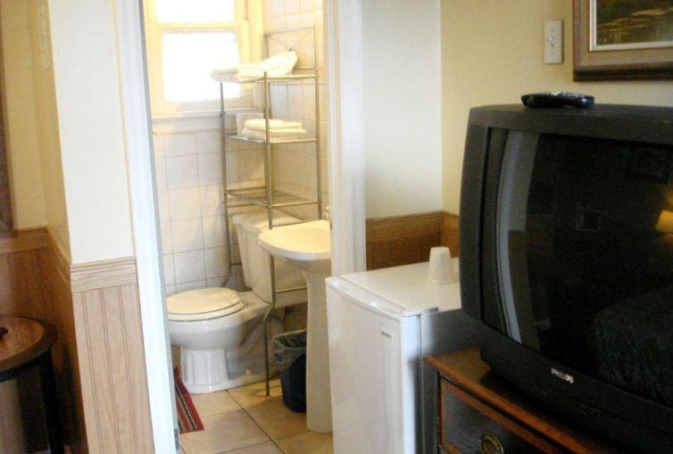 Wayfare Motel | Guelph | Ontario | Canada 5