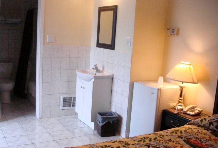 Wayfare Motel | Guelph | Ontario | Canada 8