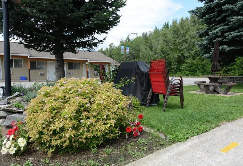 Swiss Chalet Motel | Revelstoke | British Columbia | Canada 4