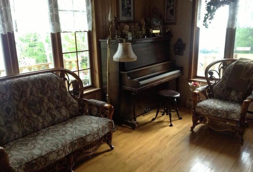 Bed and Breakfast Gite La Tourelle Du Cap | La Malbaie | Quebec | Canada 2