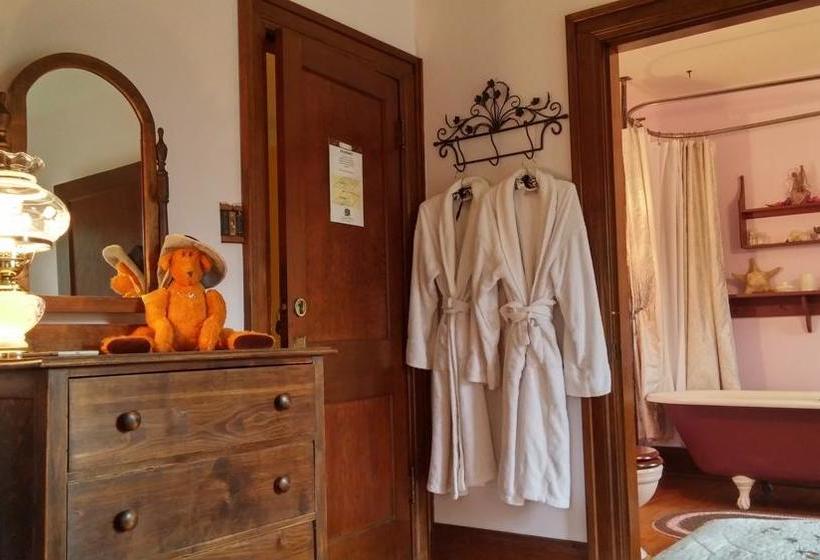 The Calder House Bed & Breakfast | Steinbach | Manitoba | Canada 9