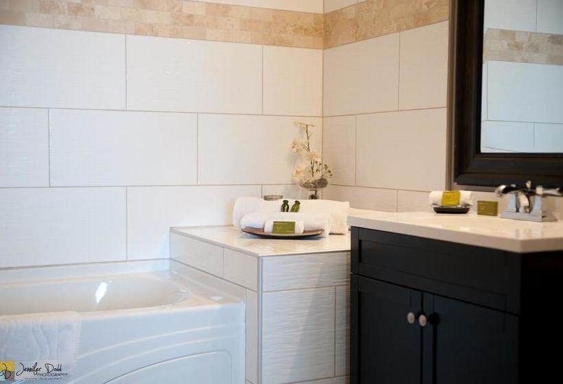 Hotel Beyond Bliss Suites & Spa | Powell River | British Columbia | Canada 10