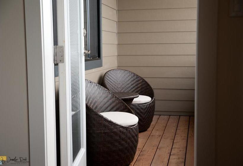 Hotel Beyond Bliss Suites & Spa | Powell River | British Columbia | Canada 13