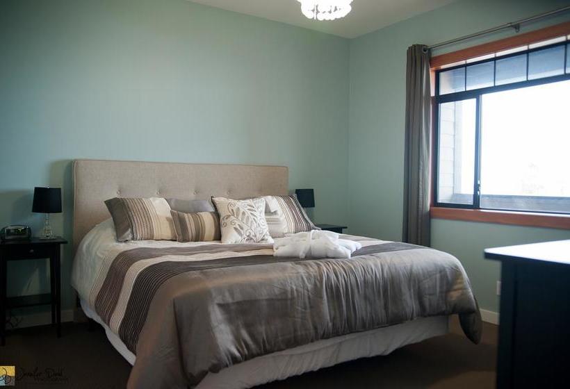 Hotel Beyond Bliss Suites & Spa | Powell River | British Columbia | Canada 7