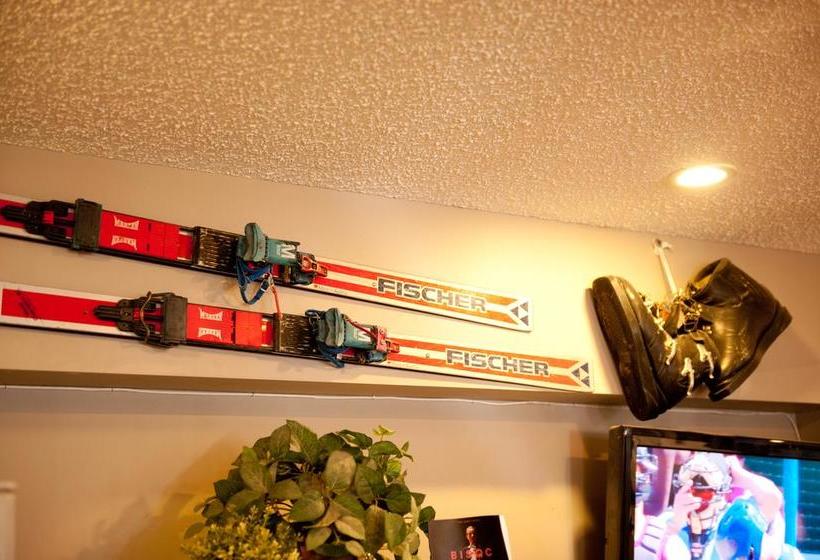 Banff International Hostel | Banff | Alberta | Canada 10