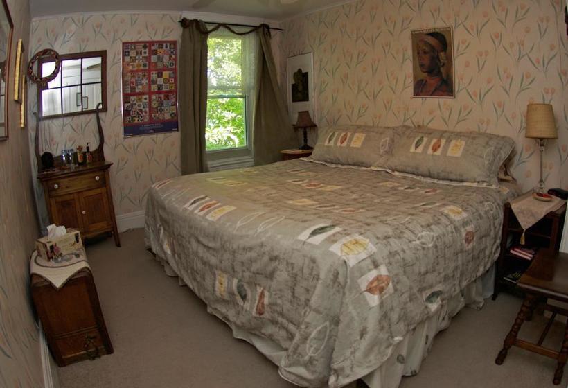 Bondy House Bed & Breakfast | Amherstburg | Ontario | Canada 1