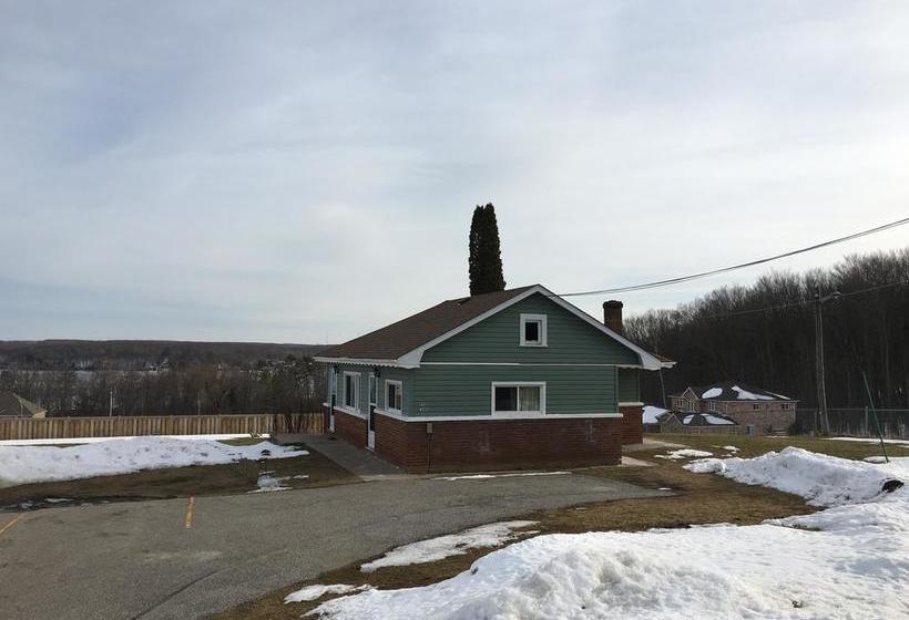 Shamrock Motel | Midland | Ontario | Canada 5