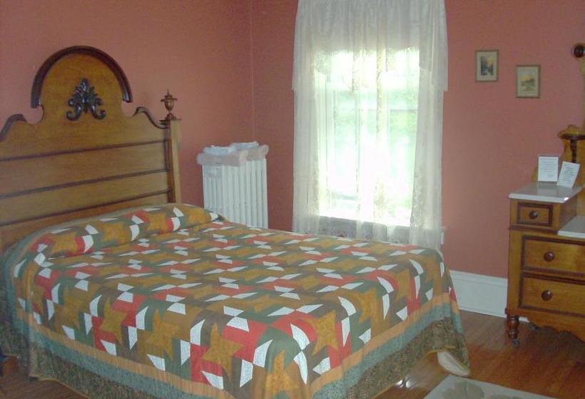 Spillett House B & B | Charlottetown | Prince Edward Island | Canada 4