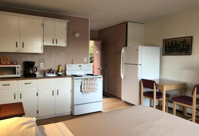 Holiday House Motel | Ladysmith | British Columbia | Canada 8