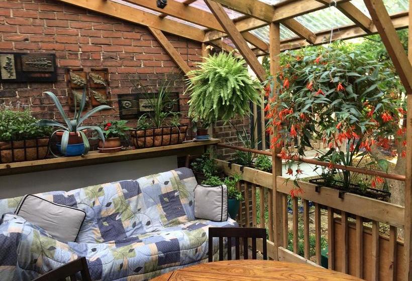 Bed and Breakfast Gite L Imprévu | Montreal | Quebec | Canada 11