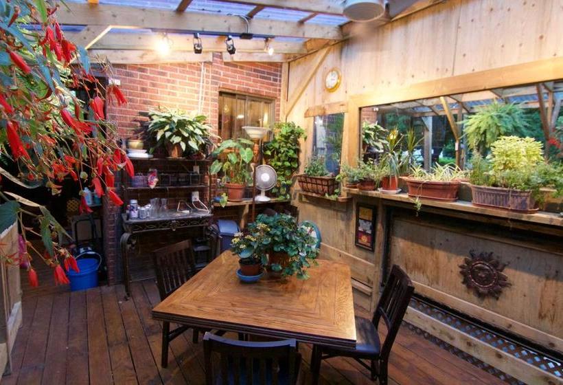 Bed and Breakfast Gite L Imprévu | Montreal | Quebec | Canada 12