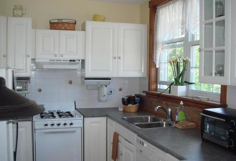 Resort Boathouse Country Inn | Rockport | Ontario | Canada 18